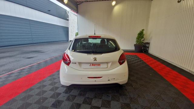Peugeot 208 image 6