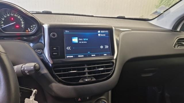 Peugeot 208 image 6