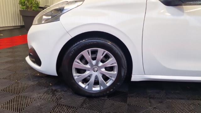 Peugeot 208 image 1