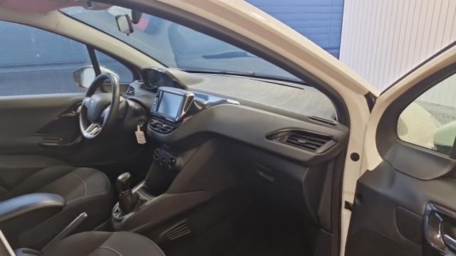 Peugeot 208 image 9