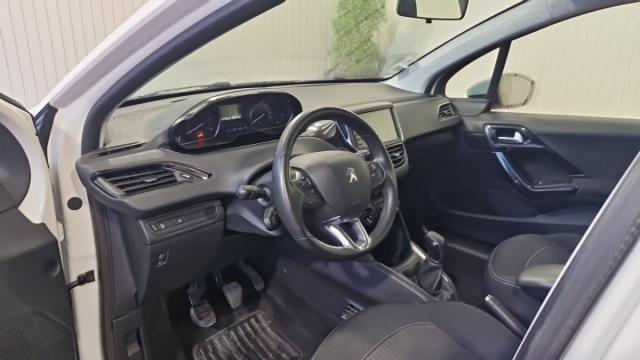 Peugeot 208 image 8