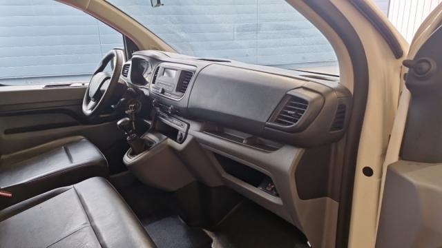 Peugeot Expert Combi image 3