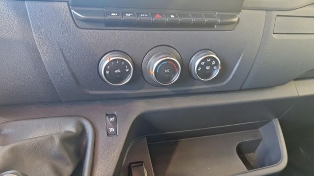 Renault Master image 1