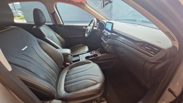 Ford Kuga image 2