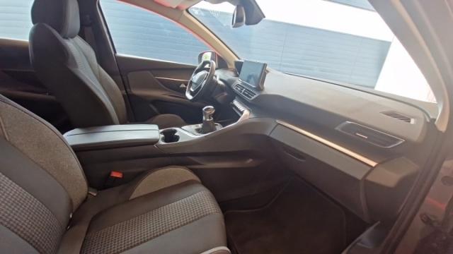 Peugeot 3008 image 3
