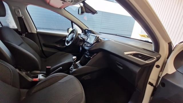 Peugeot 208 image 4