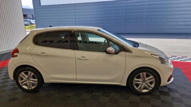 Peugeot 208 image 3