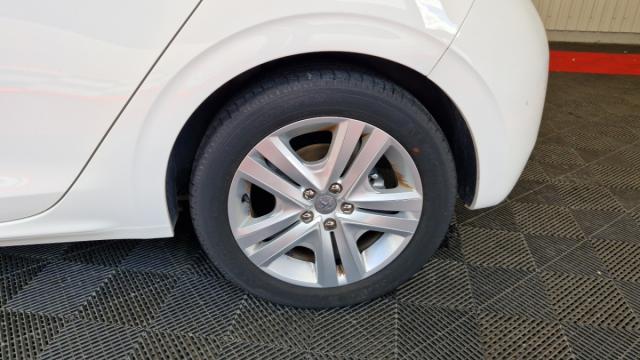Peugeot 208 image 8