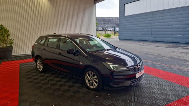 Opel Astra Sports Tourer image 8