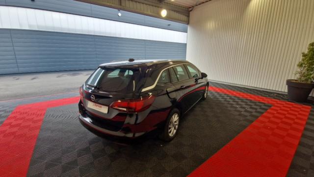 Opel Astra Sports Tourer image 9