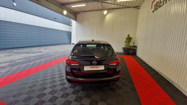 Opel Astra Sports Tourer image 5
