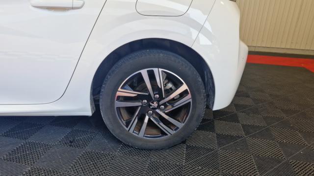 Peugeot 208 image 6