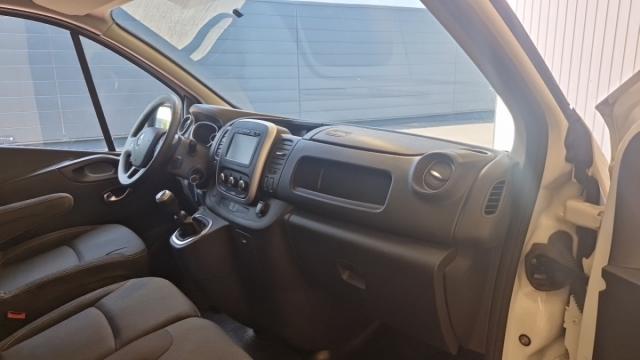 Renault Trafic image 2