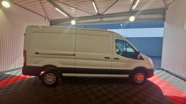 Ford Transit image 8