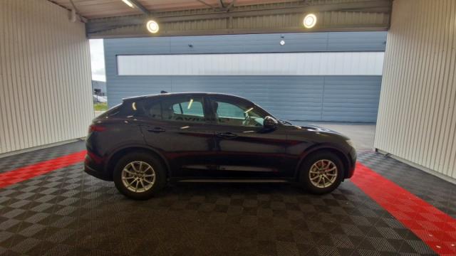 Alfa Romeo Stelvio image 9