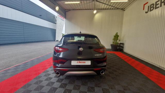 Alfa Romeo Stelvio image 4