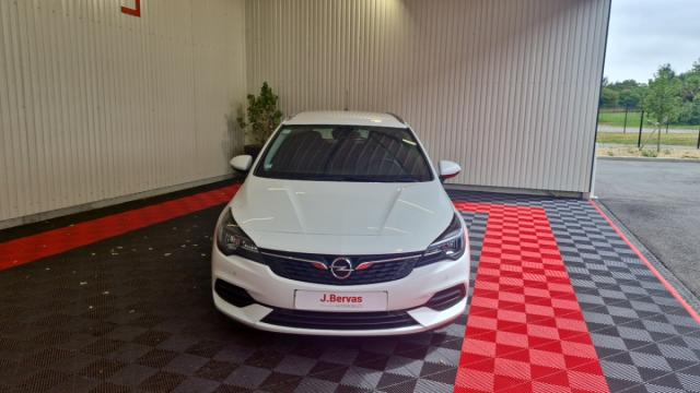 Opel Astra Sports Tourer image 6