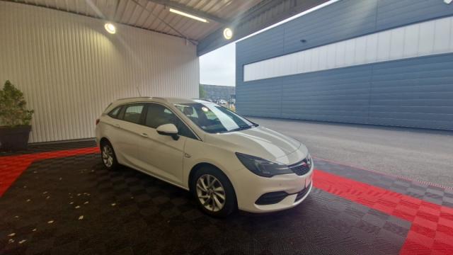 Opel Astra Sports Tourer image 9