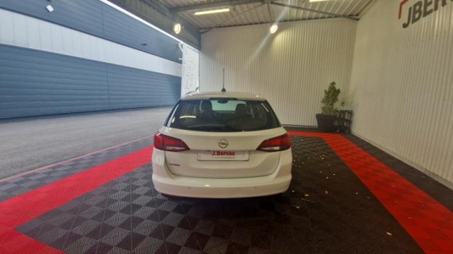 Opel Astra Sports Tourer image 8