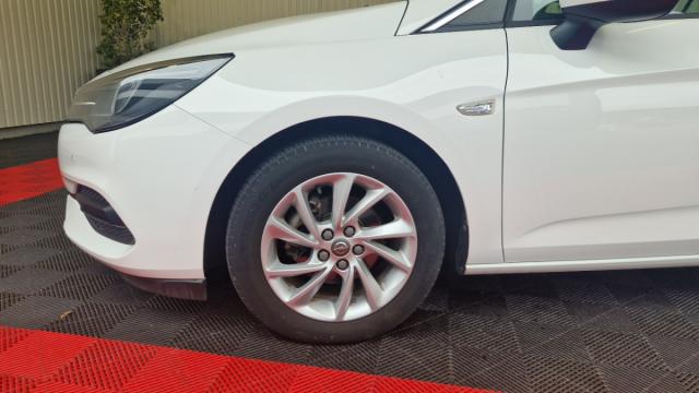 Opel Astra Sports Tourer image 4