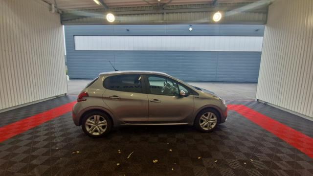Peugeot 208 image 9