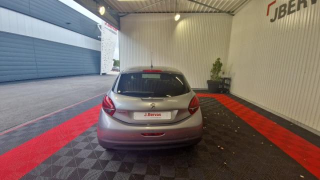Peugeot 208 image 8