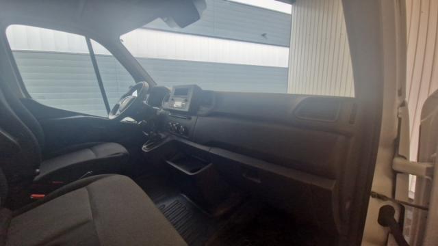 Renault Master image 2