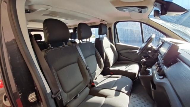 Nissan Nv300 image 3