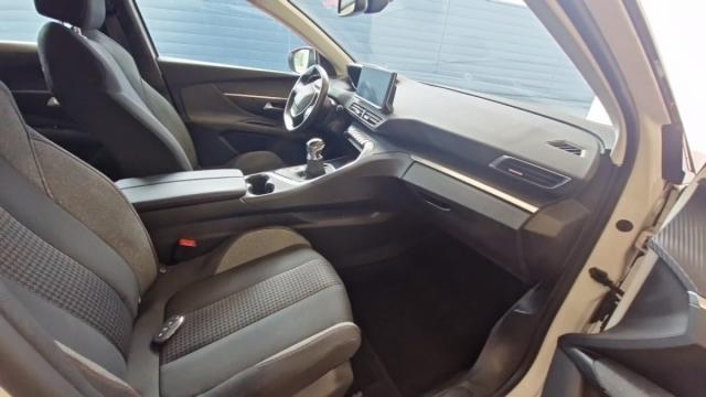 Peugeot 3008 image 2