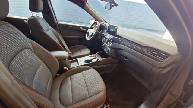 Ford Kuga image 8