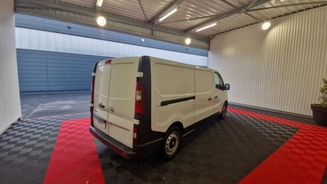 Nissan Nv300 image 5