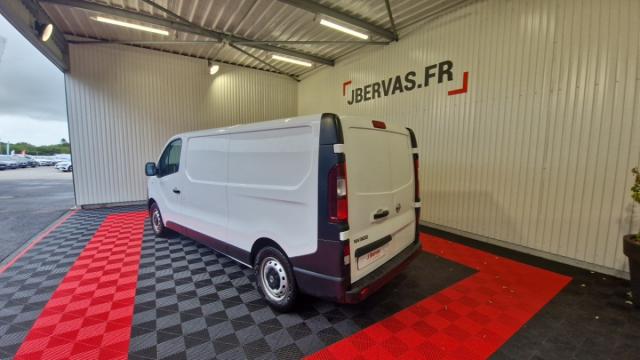 Nissan Nv300 image 7