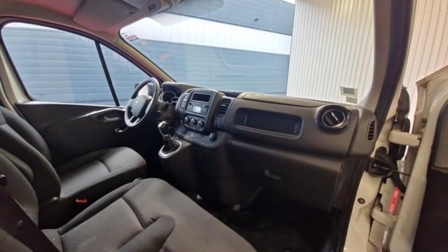 Nissan Nv300 image 8