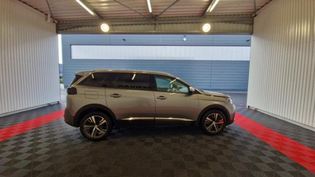 Peugeot 5008 image 2