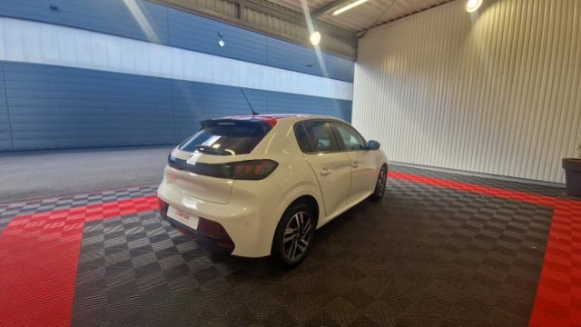Peugeot 208 image 8