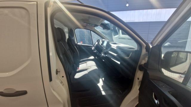 Renault Trafic image 2