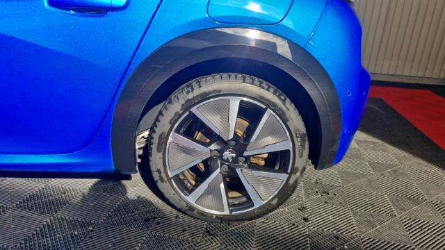 Peugeot 208 image 8