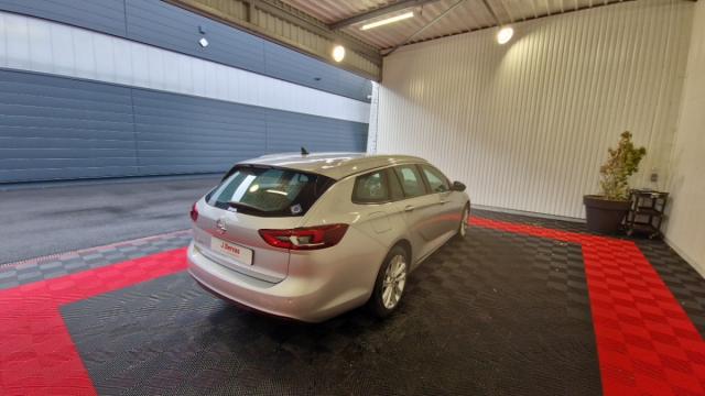 Opel Insignia Sports Tourer image 2