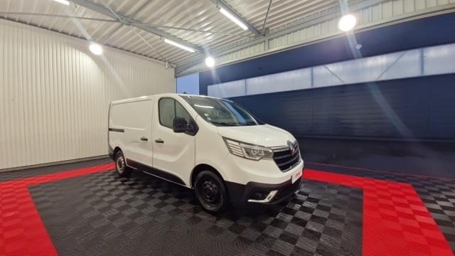 Renault Trafic image 2