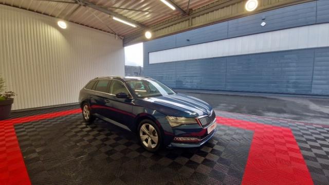 Skoda Superb Combi image 9