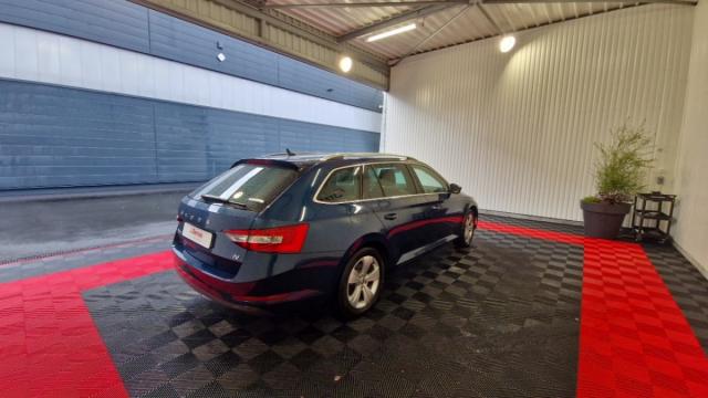 Skoda Superb Combi image 4