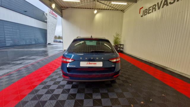 Skoda Superb Combi image 2