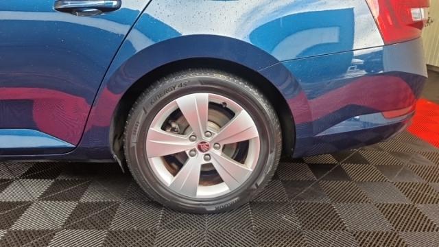 Skoda Superb Combi image 1