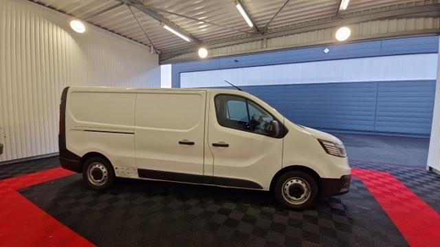 Renault Trafic image 2