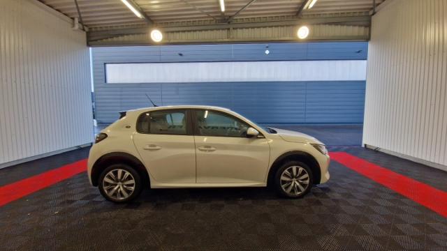 Peugeot E-208 image 2