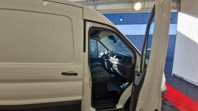 Ford Transit image 9