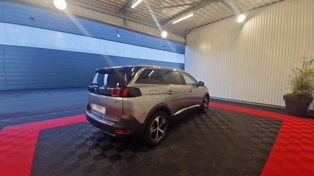 Peugeot 5008 image 1
