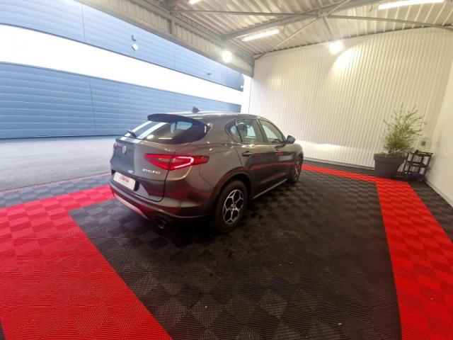 Alfa Romeo Stelvio image 9