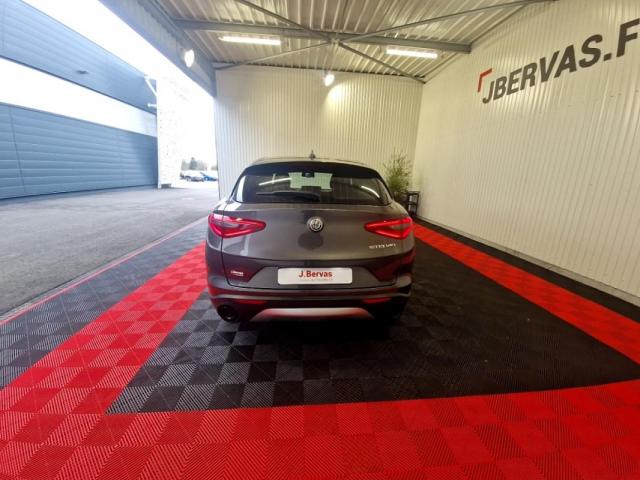 Alfa Romeo Stelvio image 7