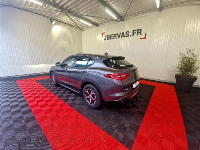 Alfa Romeo Stelvio image 2
